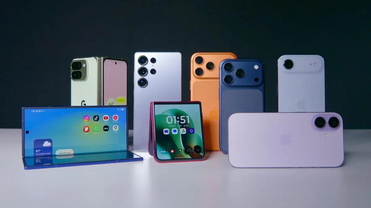 هشت گوشی روی میز