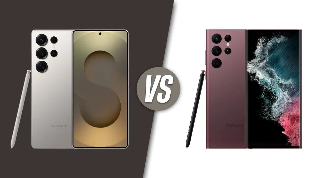 عکس مقایسه سامسونگ گلکسی S26 Ultra در مقابل گلکسی S22 Ultra که طرح‌های جلو و پشت همراه با S Pen را نشان می‌دهد.