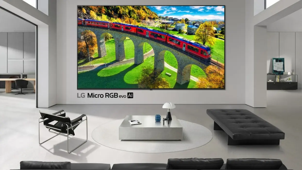 مدل شبیه‌سازی شده LG Micro RGB evo در یک اتاق نشیمن.